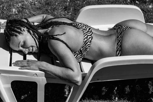 Tan Moreno Mujer Traje Baño Tomando Sol Sol —  Fotos de Stock
