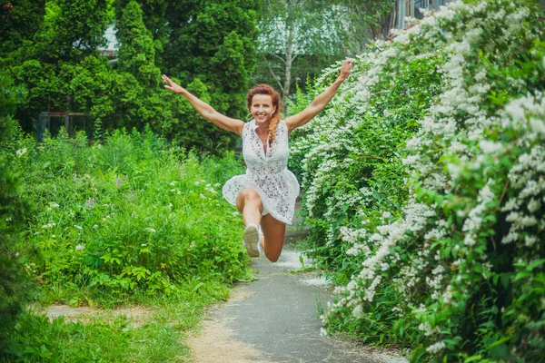 Journey Young Happy Woman Jumping Running Park — Stock Photo, Image