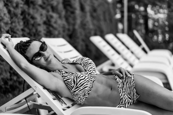 Tan Woman Swimsuit Sunbathing Sun — Stock Photo, Image