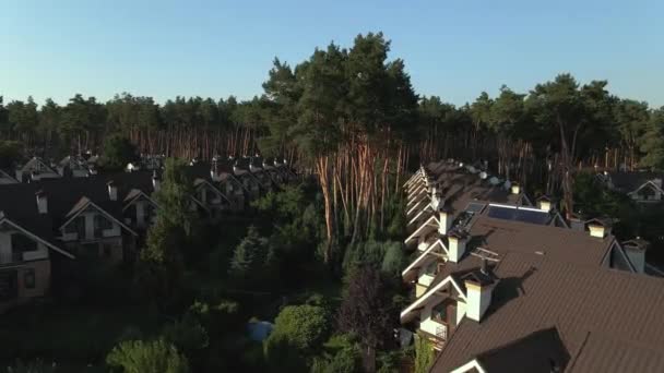 Cottage. Residential building complex made in the style of cottages. Aerial view. — Stock Footage Cottage Residential Building Complex Made Style Cottages Aerial View Stock Footage