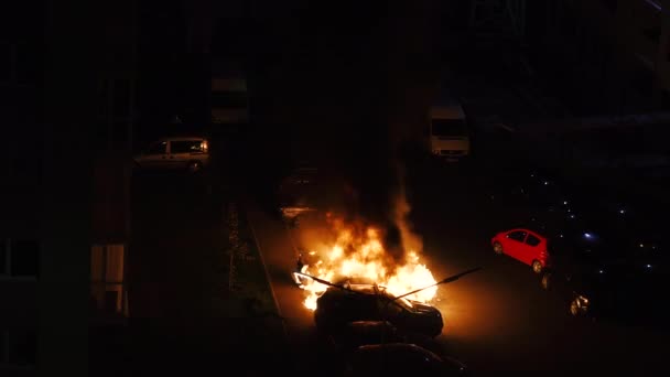Vuur Auto Vloog Brand Parkeerplaats — Stockvideo