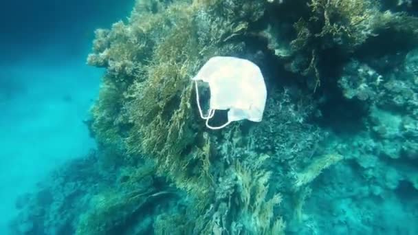 Virus Maschera Medica Galleggia Nel Mare — Video Stock