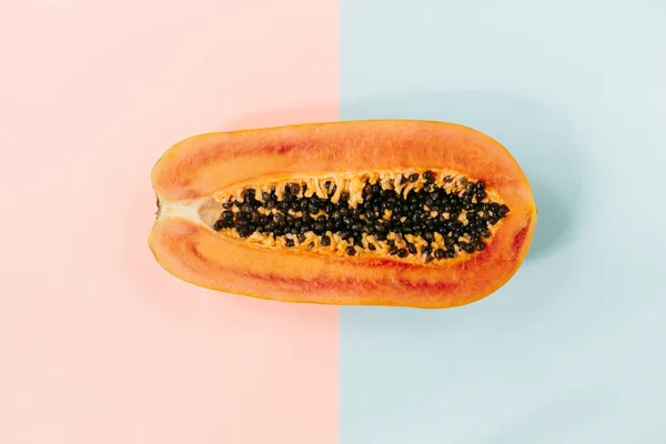 Pastel Pembe Arka Planda Papaya Yaratıcı Gıda Konsepti Tropikal Meyve — Stok fotoğraf