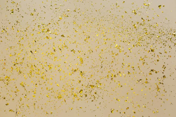 Confete Dourado Sobre Papel Bege Fundo Moda Fundo Festivo Férias — Fotografia de Stock