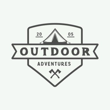 Vintage açık kamp ve macera logo, rozet, etiketleri, amblem, mark. Grafik sanatı. Vektör çizim.