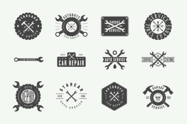 Vintage mekanik etiket, amblem, rozet ve logosu kümesi. Vektör çizim. Grafik sanatı