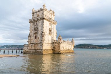 Portekiz Lizbon 'daki Belem Kulesi' nde Günbatımında manzara