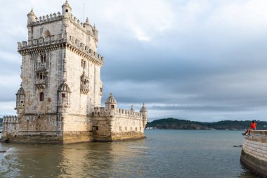 Portekiz Lizbon 'daki Belem Kulesi' nde Günbatımında manzara