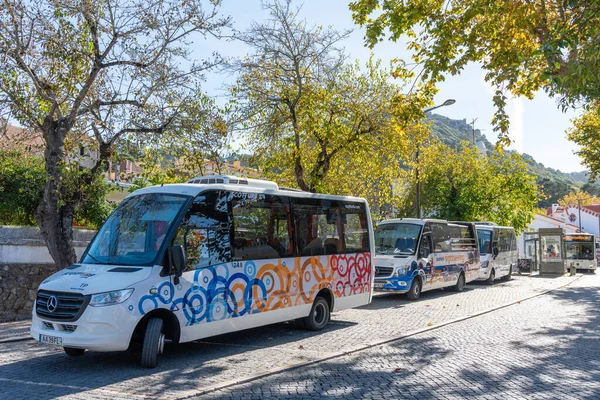 Vila de sintra, Sintra, Portekiz 12 / 10 / 2020 Sintra tren istasyonunun yanına park edilmiş çeşitli nakliye araçları