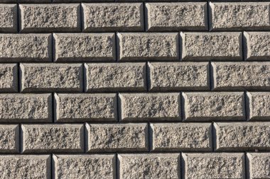 Gri beton duvar, arka plan ve dokular için ideal tekrarlayan bir kalıp oluşturuyor.