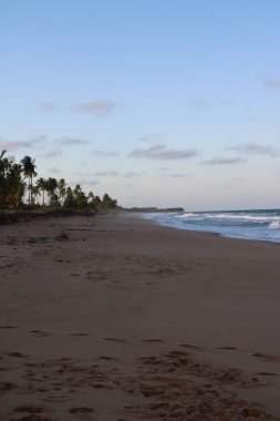 Brezilya sahilinde alacakaranlık.