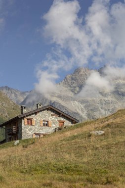 Yaz aylarında İtalyan alp manzara