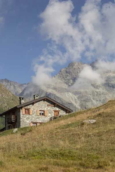 Yaz aylarında İtalyan alp manzara