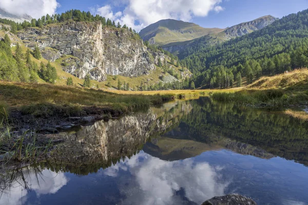 Yaz aylarında İtalyan alp manzara