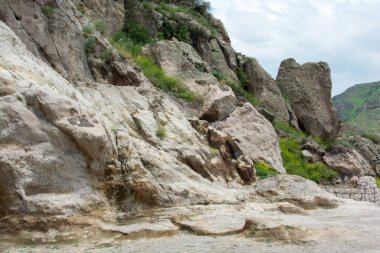 Vardzia antik mağara city-manastır Erusheti dağ, Gürcistan,