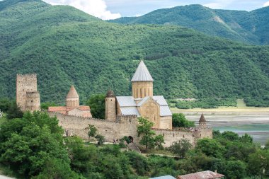 Ananuri bir karmaşık Gürcistan'daki Aragvi nehrinde kalesidir.