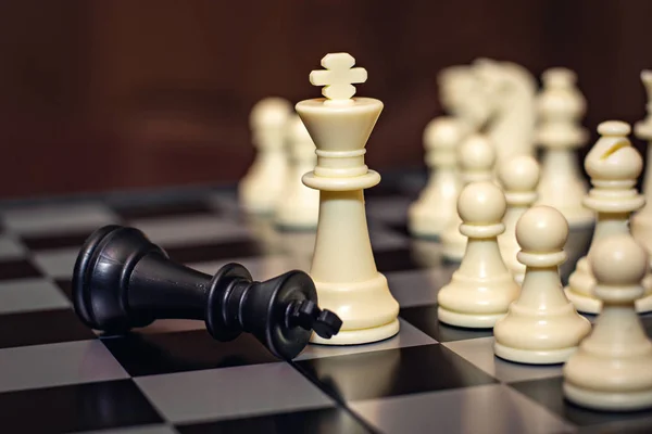 Chess game. Chess king is checkmated, chess game over — Stock Photo, Image