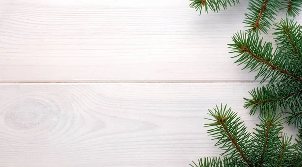 圣诞树在白色的木板上 抄写你的文字 — 图库照片