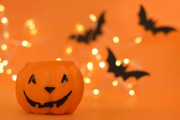 Frohes Halloween Kürbis Fledermäuse Auf Orangefarbenem Hintergrund Und Glühender Bokeh — Stockfoto