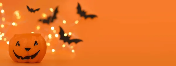 Feliz Halloween Calabaza Murciélagos Sobre Fondo Naranja Fondo Bokeh Brillante —  Fotos de Stock