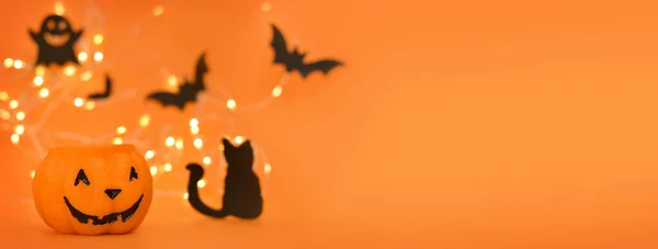 Boldog Halloweent Tök Denevérek Macska Szellem Narancssárga Háttérrel Ragyogó Bokeh — Stock Fotó