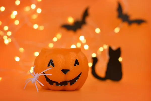 Boldog Halloweent Tök Denevérek Macska Pók Narancssárga Alapon Izzó Bokeh — Stock Fotó