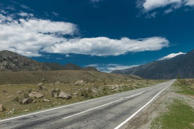 Altai dağlarında bir yol