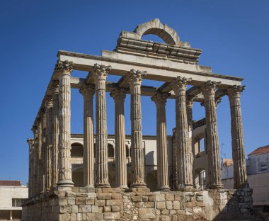 İspanya 'nın Badajoz eyaletindeki Merida şehrindeki Diana Tapınağı' nın Roma kalıntıları..