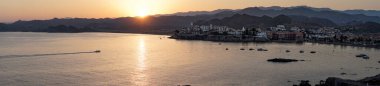 İspanya 'da gün batımında Murcia kıyılarının panoramik manzarası