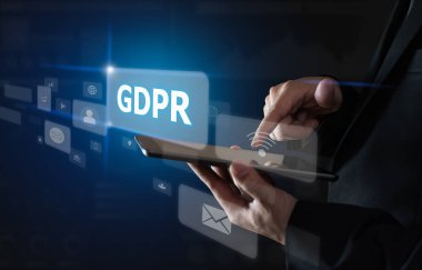 Tutan işadamı tablet ve metin Gdpr (veri koruma yönetmeliği) oturum açın. Siber güvenlik.