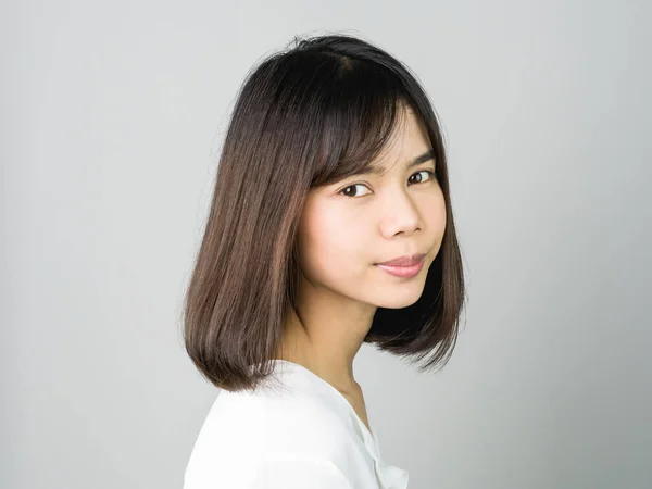 Retrato Mujeres Jóvenes Asiáticas Sonrientes Poner Los Aparatos Ortopédicos Sobre —  Fotos de Stock