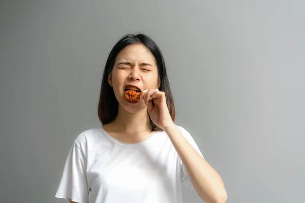 Happy Woman Holding Fried Chicken Eat — Stock Photo, Image