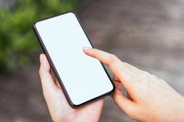 El basılı akıllı telefon boş ekran. reklam ürünleri koymak için ekrana mockup.