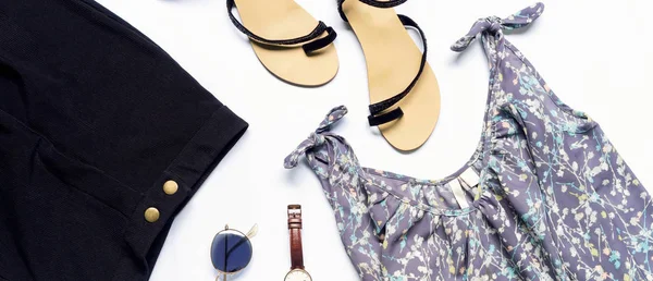 Flat Lay Roupas Mulher Acessórios Conjunto Com Sapatos Relógio Moda — Fotografia de Stock