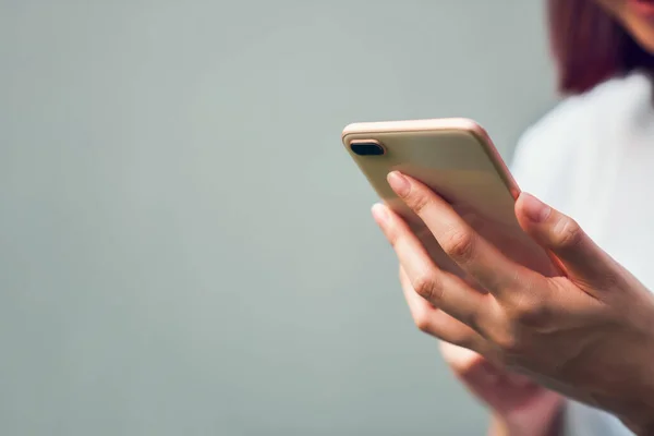 Close Woman Holding Smartphone Using Online Social Lifestyle Technology Communication — Stock Photo, Image