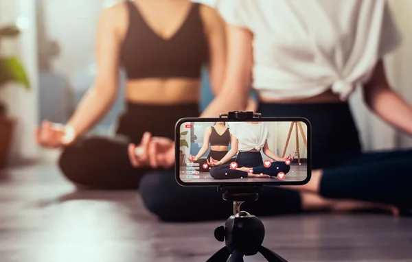 Jóga Line Žít Streaming Smartphone Fitness Trenér Učí Cvičení Tak — Stock fotografie