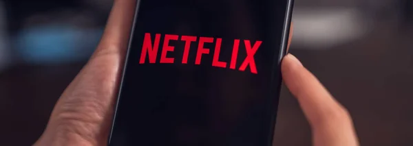 Bangkok Tailandia Octubre 2020 Aplicación Netflix Uso Manual Pantalla Apple — Foto de Stock
