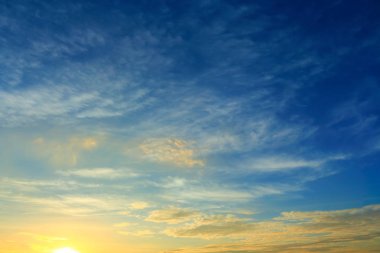 Günbatımında gökyüzünün güzel atmosfer.