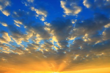 Günbatımında gökyüzünün güzel atmosfer.