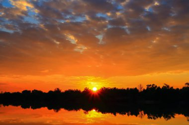 Günbatımında gökyüzünün güzel atmosfer.