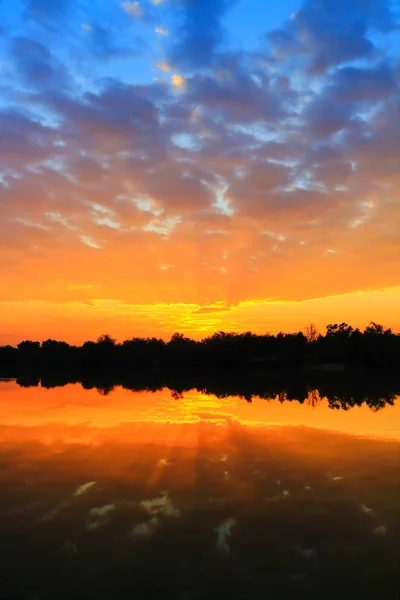 Günbatımında Gökyüzünün Güzel Atmosfer — Stok fotoğraf