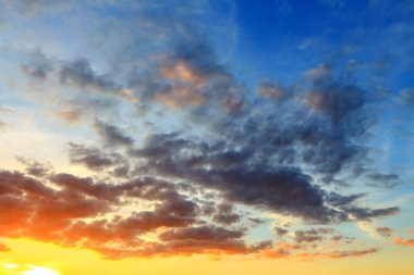 Günbatımında gökyüzünün güzel atmosfer.