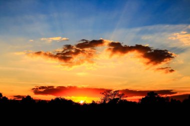 Günbatımında gökyüzünün güzel atmosfer.