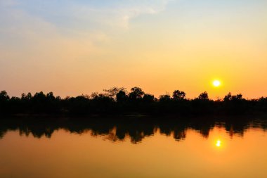 Gün batımında güzel gökyüzü atmosfer.