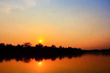 Gün batımında güzel gökyüzü atmosfer.