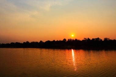 Gün batımında güzel gökyüzü atmosfer.
