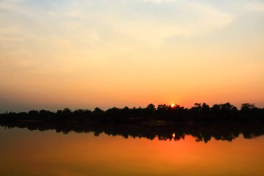Gün batımında güzel gökyüzü atmosfer.
