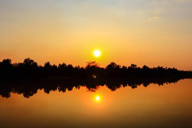 Gün batımında güzel gökyüzü atmosfer.