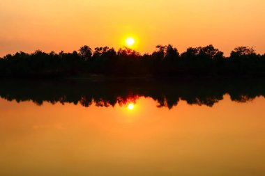 Gün batımında güzel gökyüzü atmosfer.