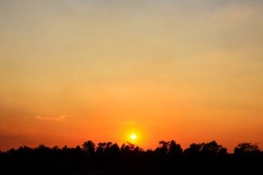 Gün batımında güzel gökyüzü atmosfer.